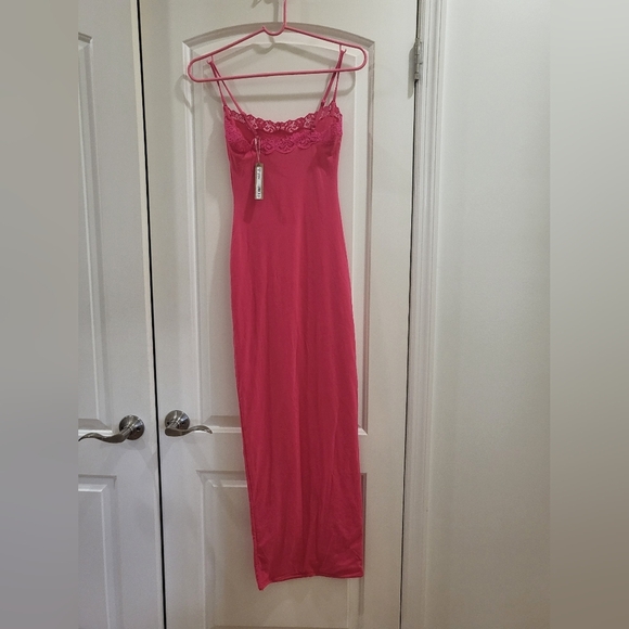 1. NWT SKIMS FITS EVERYBODY CORDED LACE LONG SLIP DRESS IN NEON ROSE SIZE XS - Picture 7 of 9
